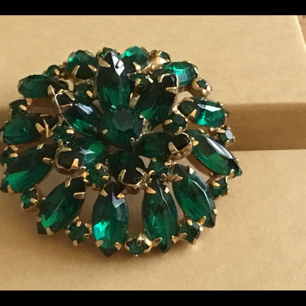 Large vintage Juliana brooch